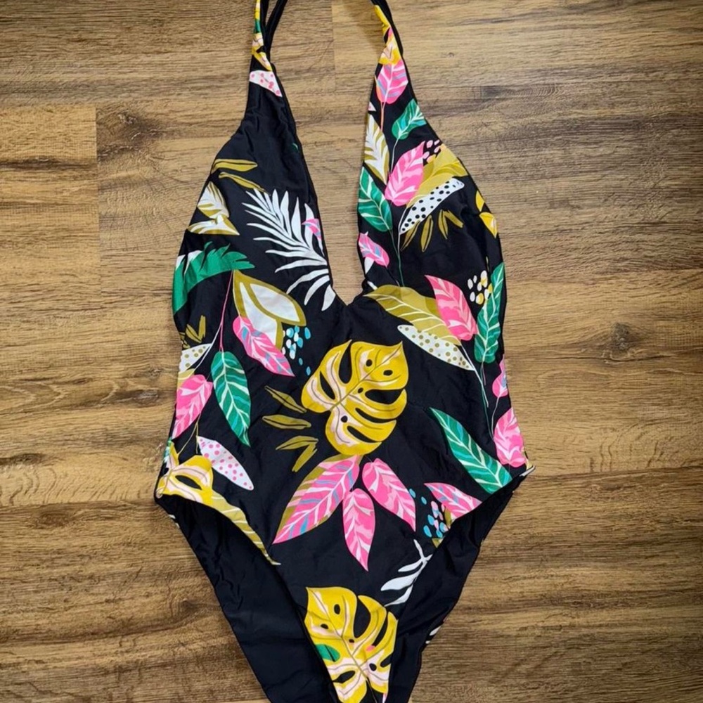 Cupshe women’s swimsuit